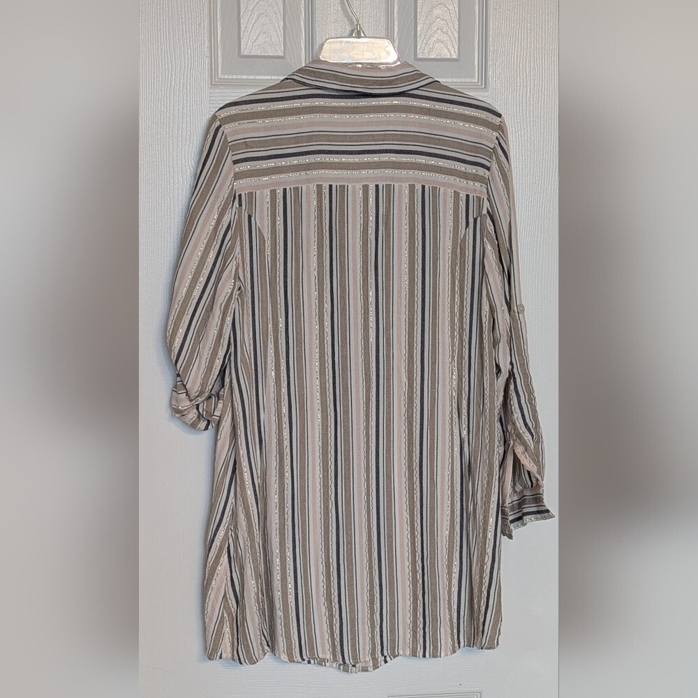 Women's (Size M) Long Striped V-neck Button Down Blouse/Top Long or 3/4 Sleeves - Picture 13 of 13